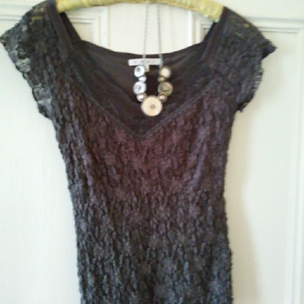 Cap sleeved lace top